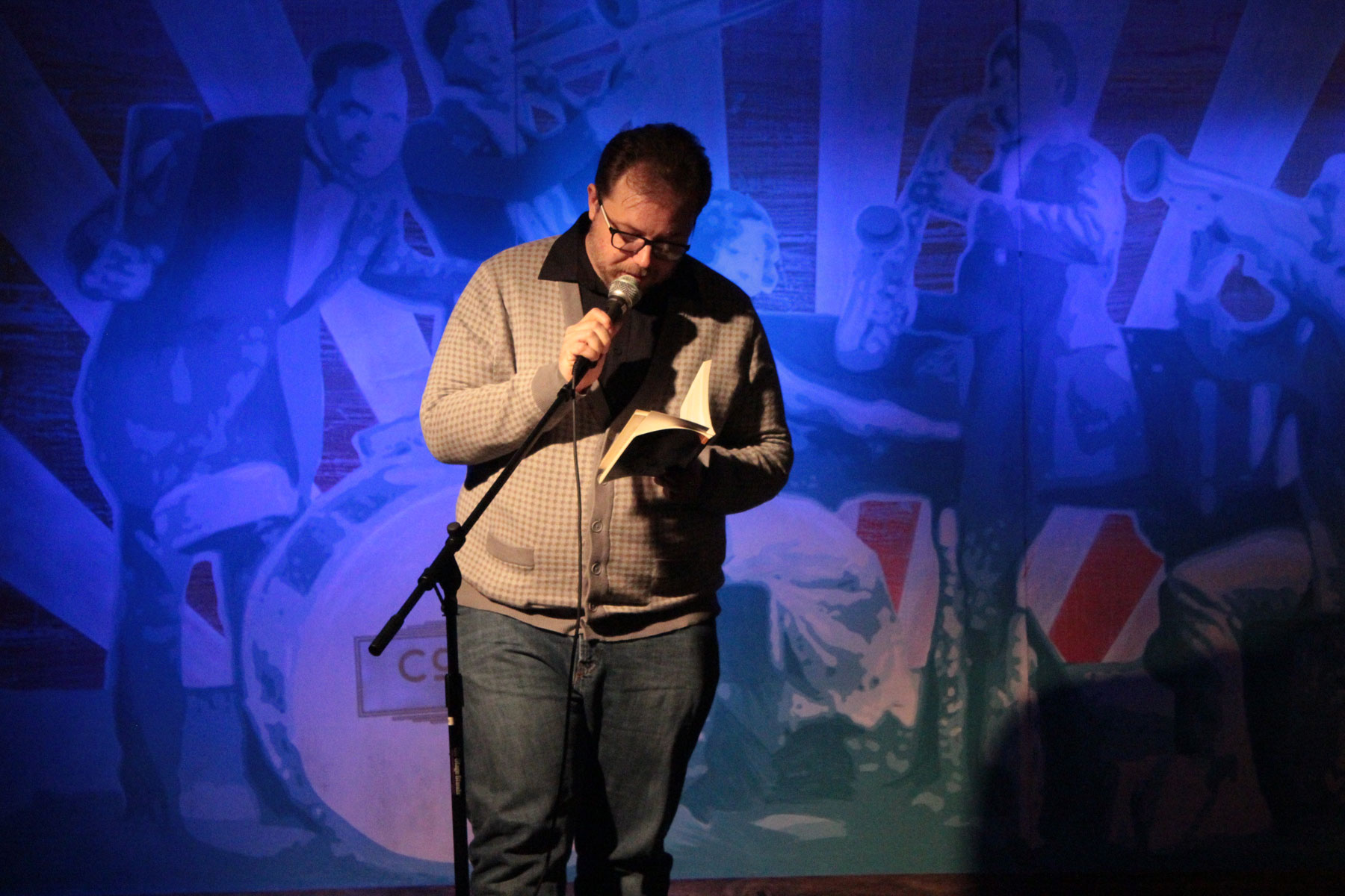 Ed Kurtz reading at Noir at the Bar Bouchercon 2015