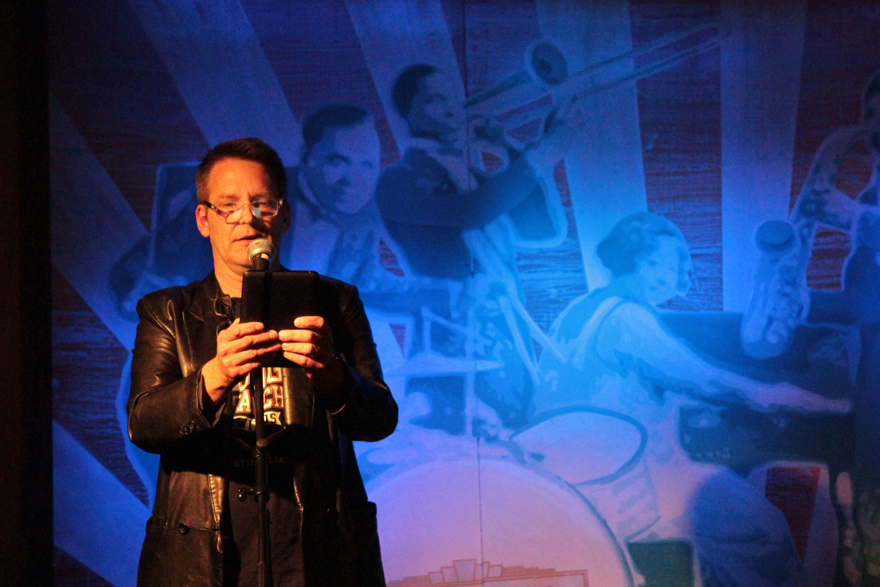 Tom Pitts reading at Noir at the Bar Bouchercon 2015